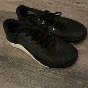 NIKE WEIGHT LIFTING SHOES